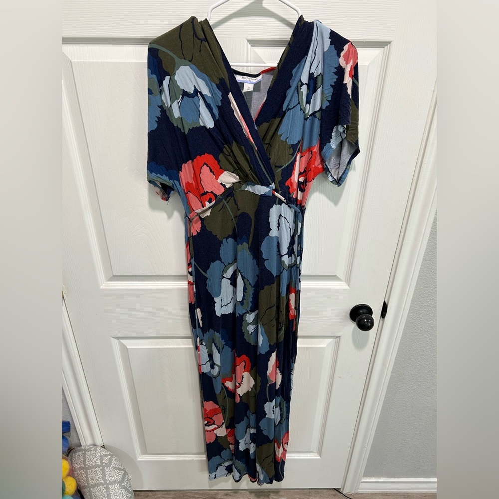 Maternity dress from Motherhood. Size small.